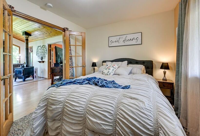 Cozy Wisconsin Retreat W/ Deck, Grill & Fire Pit!