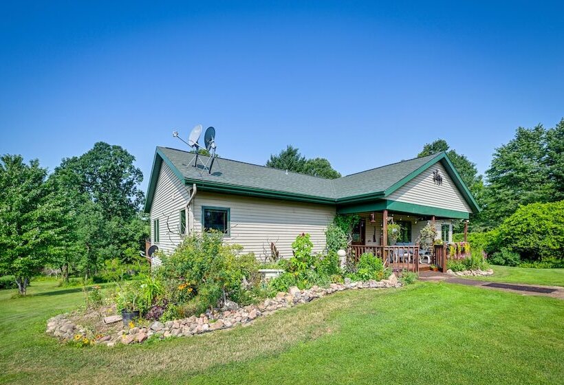 Cozy Wisconsin Retreat W/ Deck, Grill & Fire Pit!