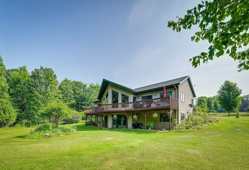 Cozy Wisconsin Retreat W/ Deck, Grill & Fire Pit!