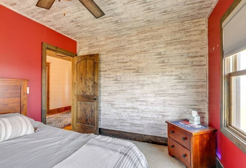 Family Friendly Seward Home W/ Sauna & Pool!