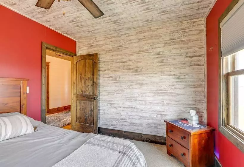 Family Friendly Seward Home W/ Sauna & Pool!