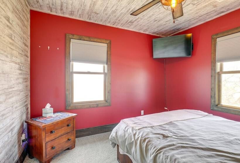 Family Friendly Seward Home W/ Sauna & Pool!