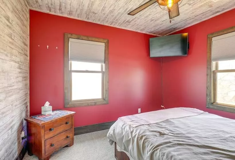 Family Friendly Seward Home W/ Sauna & Pool!