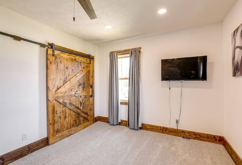 Family Friendly Seward Home W/ Sauna & Pool!