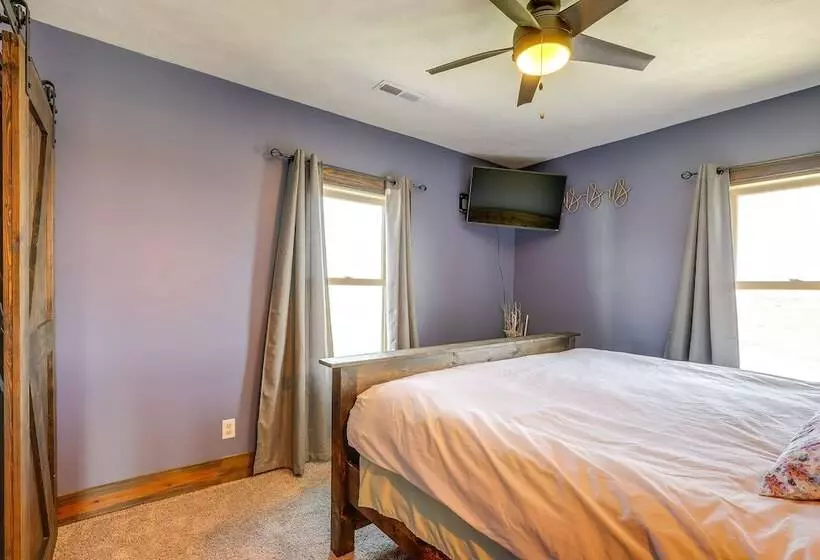 Family Friendly Seward Home W/ Sauna & Pool!