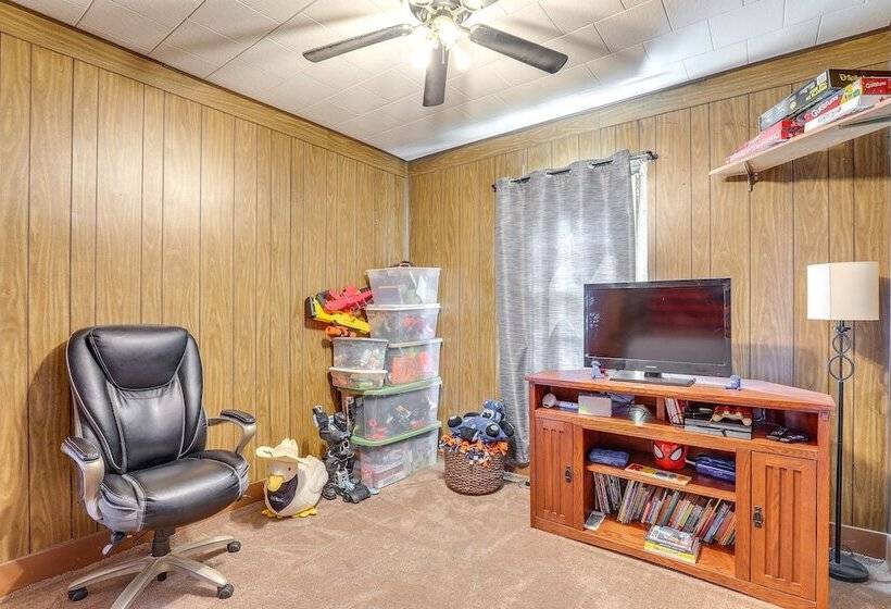 Family Friendly Seward Home W/ Sauna & Pool!
