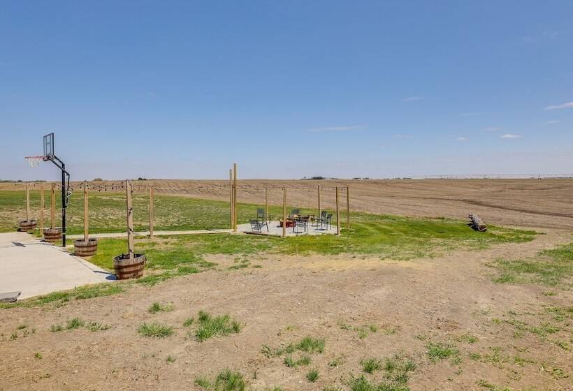 Family Friendly Seward Home W/ Sauna & Pool!