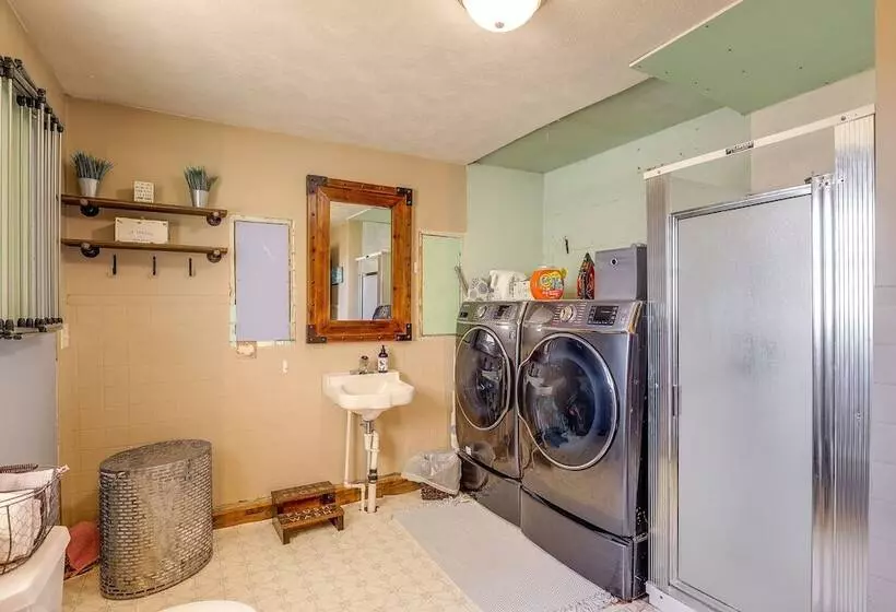 Family Friendly Seward Home W/ Sauna & Pool!