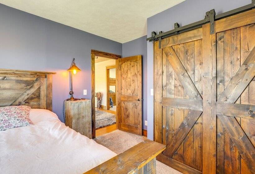 Family Friendly Seward Home W/ Sauna & Pool!