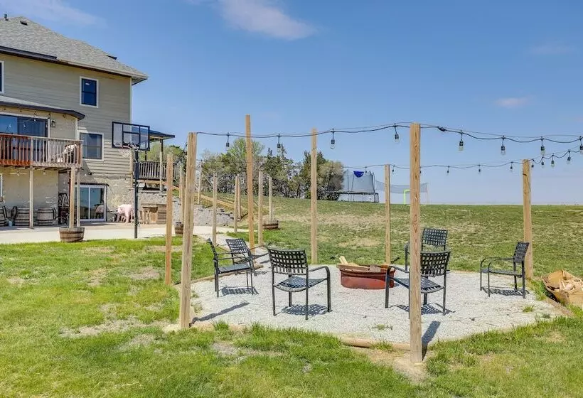 Family Friendly Seward Home W/ Sauna & Pool!