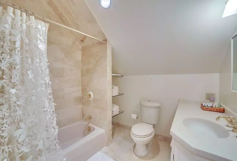 Lakefront Michigan Retreat W/ Private Dock