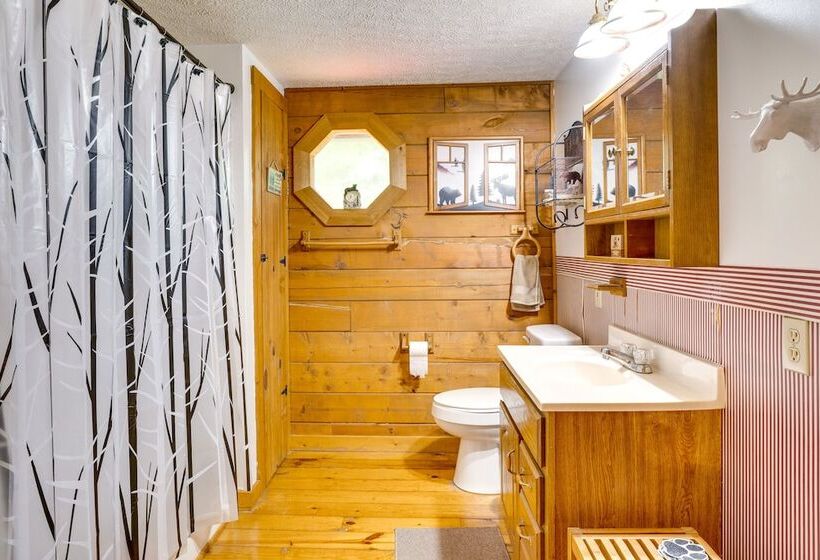 Orleans Retreat W/ Private Hot Tub & Fireplace!