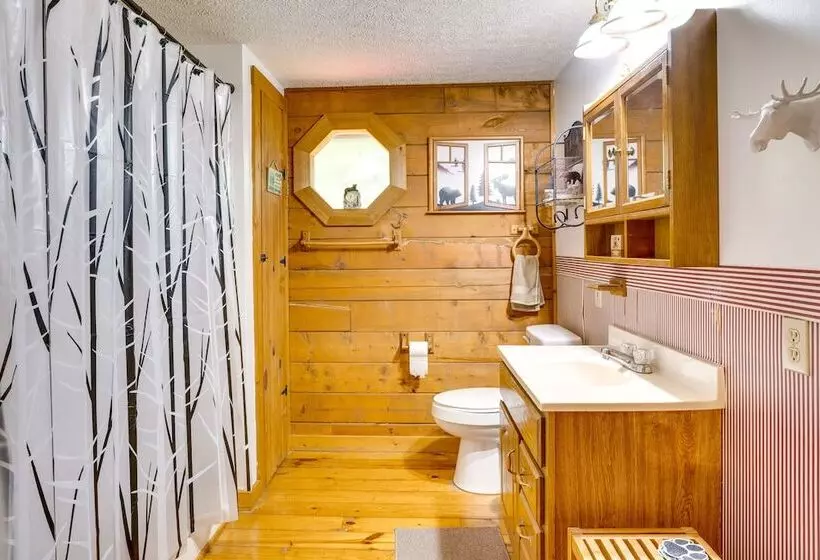 Orleans Retreat W/ Private Hot Tub & Fireplace!