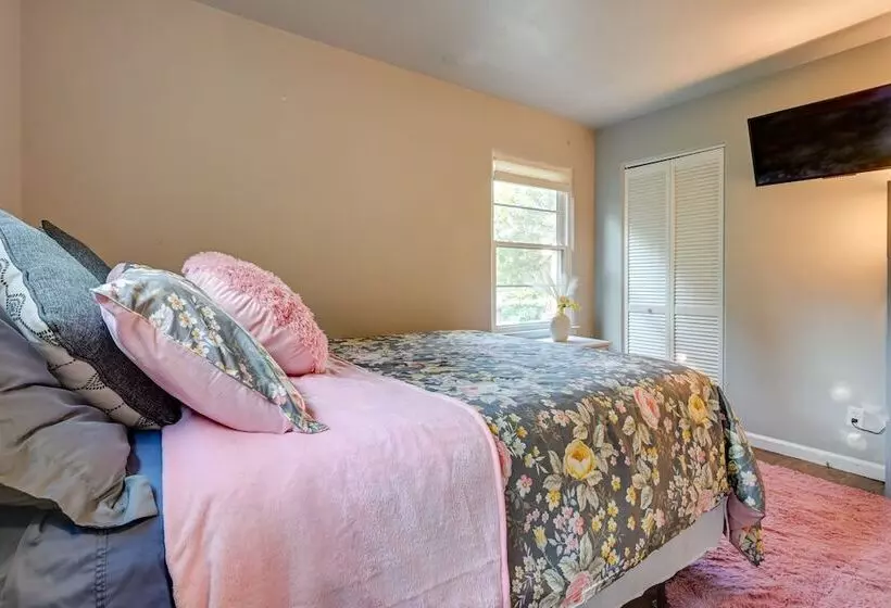 Pet Friendly Michigan Escape W/ Patio & Gas Grill!