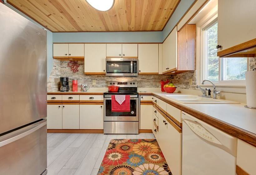 Pet Friendly Michigan Escape W/ Patio & Gas Grill!