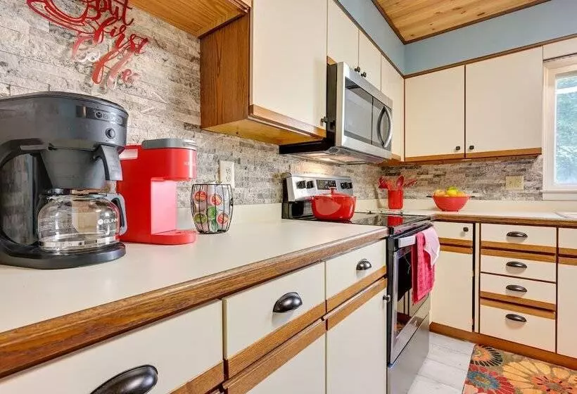 Pet Friendly Michigan Escape W/ Patio & Gas Grill!