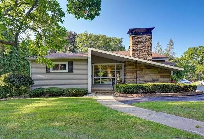 Pet Friendly Michigan Escape W/ Patio & Gas Grill!