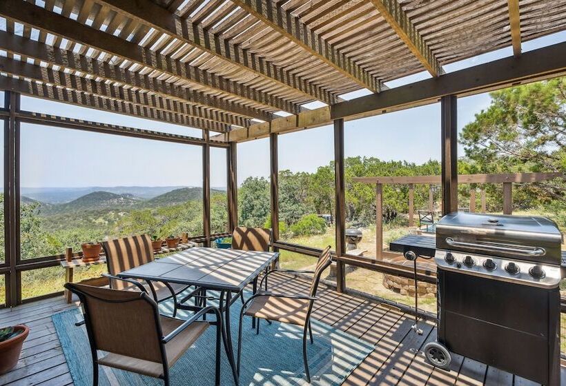 Pipe Creek Escape W/ Screened In Porch & Hot Tub!