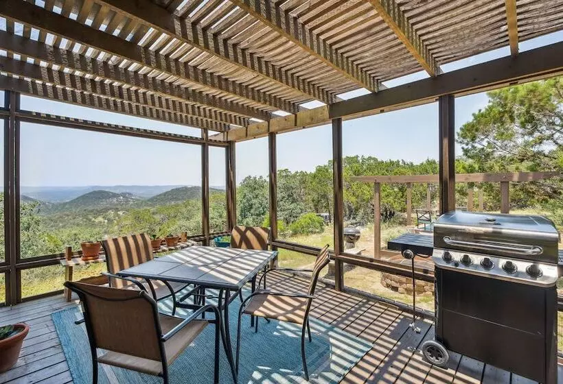 Pipe Creek Escape W/ Screened In Porch & Hot Tub!