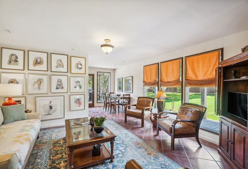 Pipe Creek Escape W/ Screened In Porch & Hot Tub!