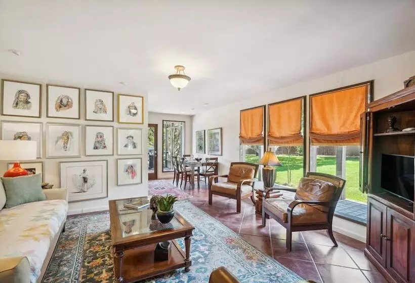 Pipe Creek Escape W/ Screened In Porch & Hot Tub!