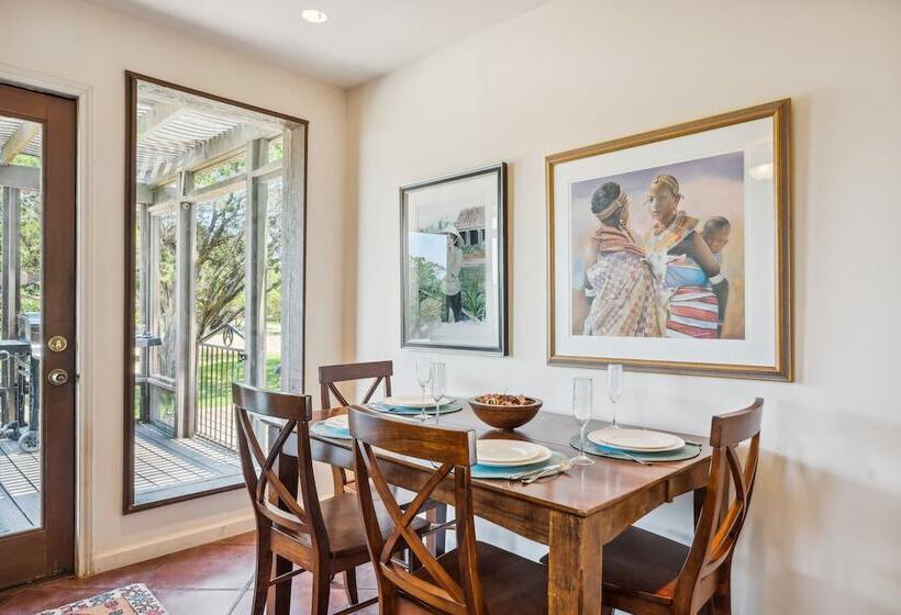 Pipe Creek Escape W/ Screened In Porch & Hot Tub!