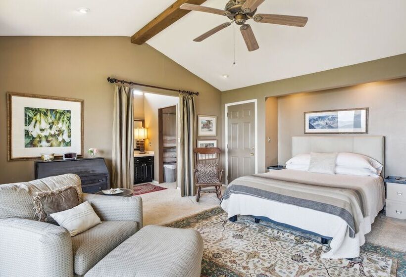 Pipe Creek Escape W/ Screened In Porch & Hot Tub!