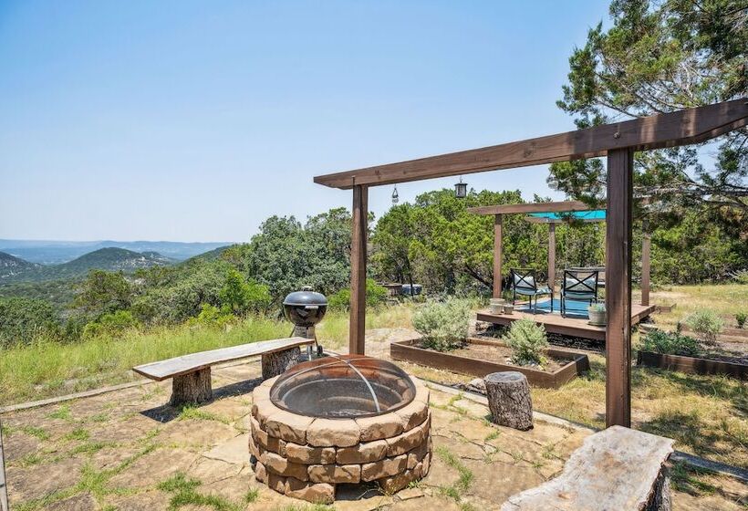 Pipe Creek Escape W/ Screened In Porch & Hot Tub!