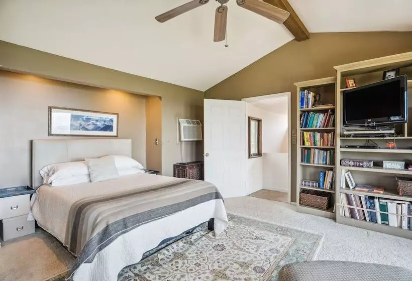 Pipe Creek Escape W/ Screened In Porch & Hot Tub!