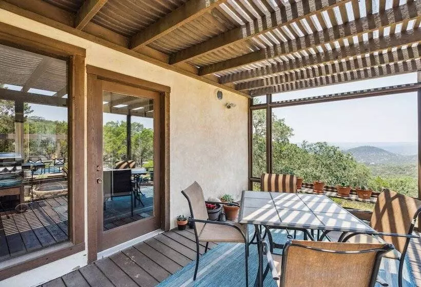 Pipe Creek Escape W/ Screened In Porch & Hot Tub!