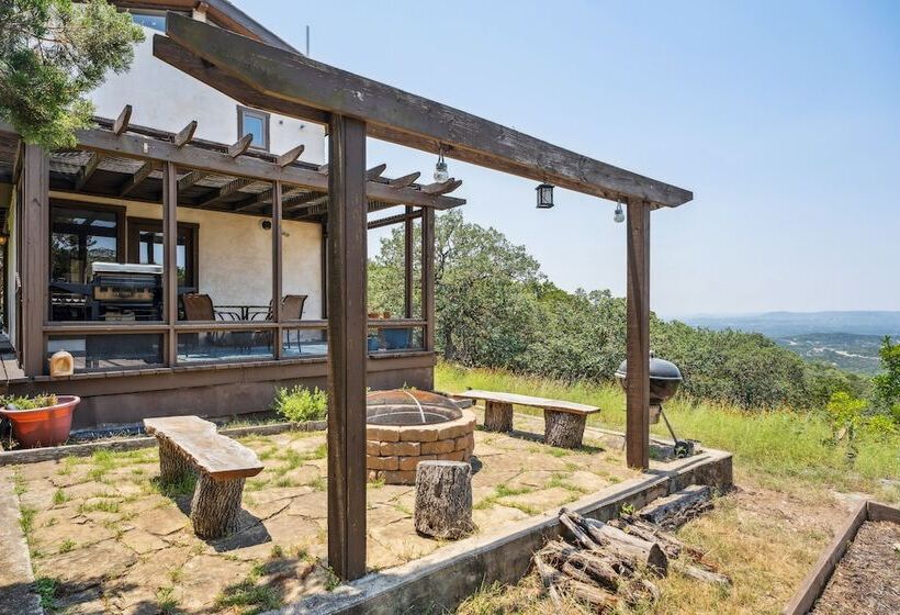 Pipe Creek Escape W/ Screened In Porch & Hot Tub!