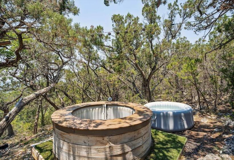 Pipe Creek Escape W/ Screened In Porch & Hot Tub!