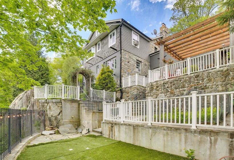 Putnam Valley Vacation Rental: Patio & Lake Views!