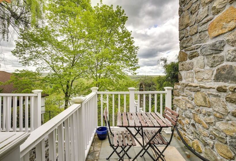 Putnam Valley Vacation Rental: Patio & Lake Views!