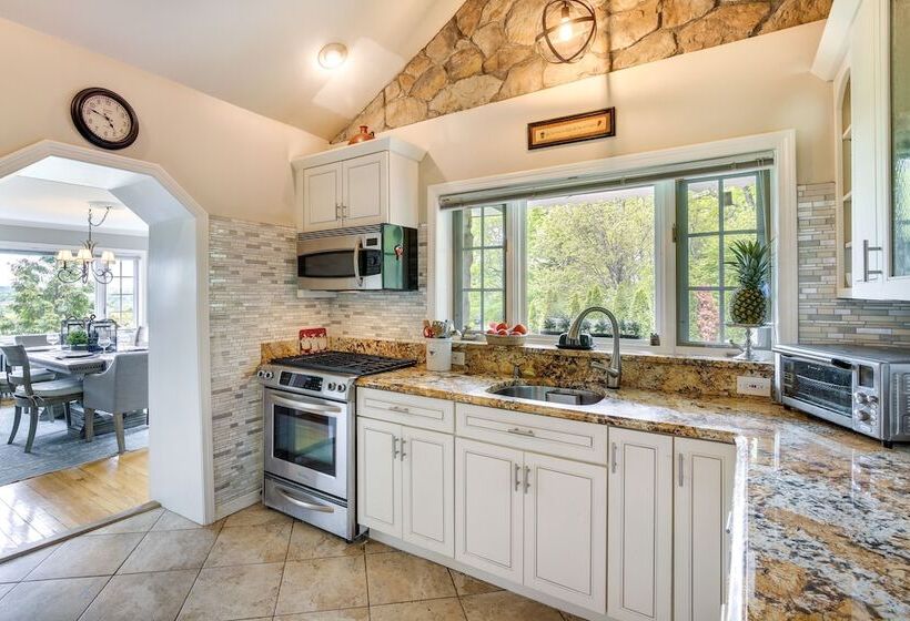 Putnam Valley Vacation Rental: Patio & Lake Views!