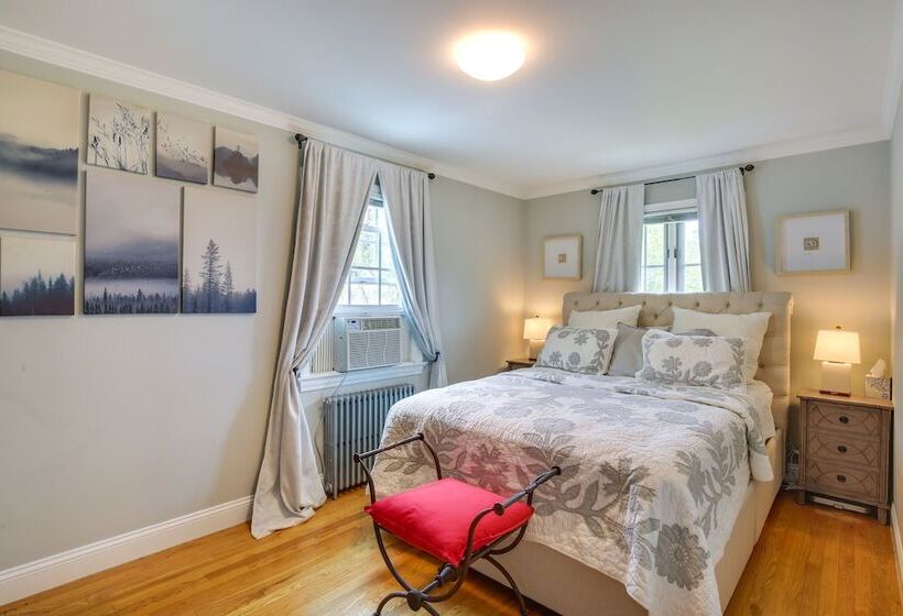 Putnam Valley Vacation Rental: Patio & Lake Views!