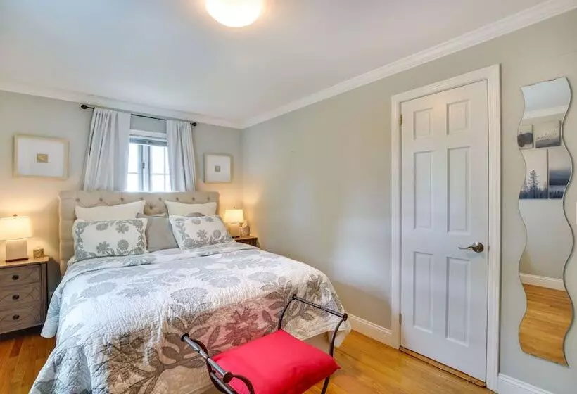 Putnam Valley Vacation Rental: Patio & Lake Views!