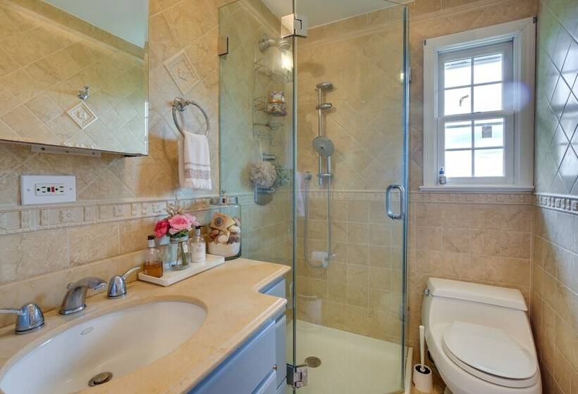 Putnam Valley Vacation Rental: Patio & Lake Views!