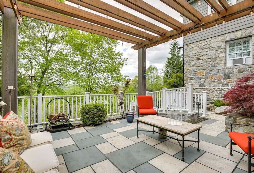 Putnam Valley Vacation Rental: Patio & Lake Views!
