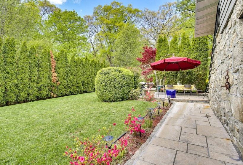 Putnam Valley Vacation Rental: Patio & Lake Views!