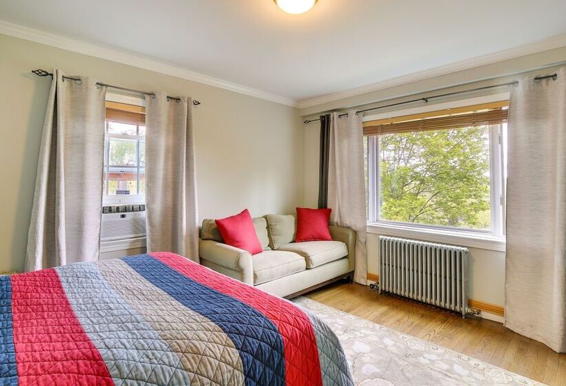 Putnam Valley Vacation Rental: Patio & Lake Views!