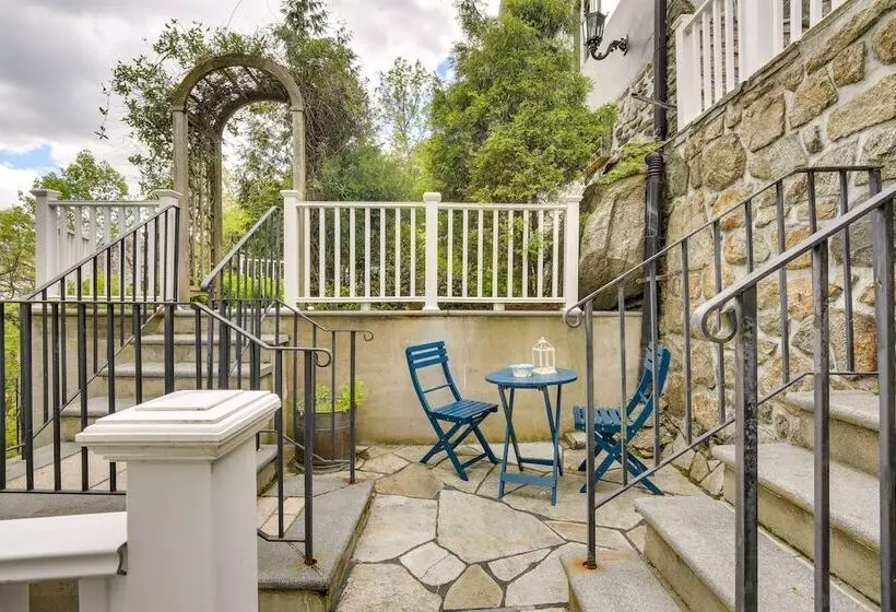 Putnam Valley Vacation Rental: Patio & Lake Views!