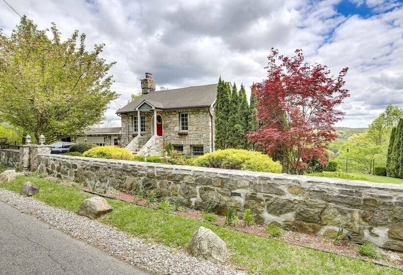 Putnam Valley Vacation Rental: Patio & Lake Views!