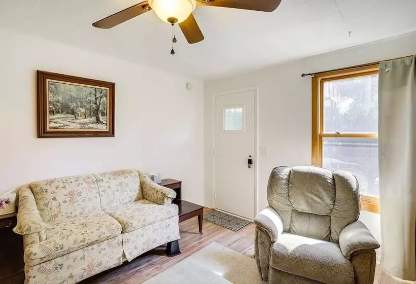 Quaint Grams Lake Cottage Duplex: Pets Welcome!