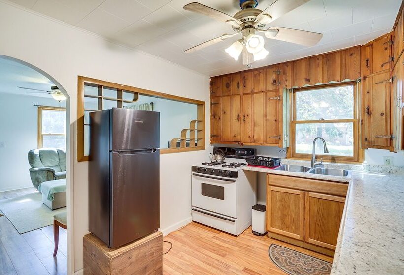 Quaint Grams Lake Cottage Duplex: Pets Welcome!