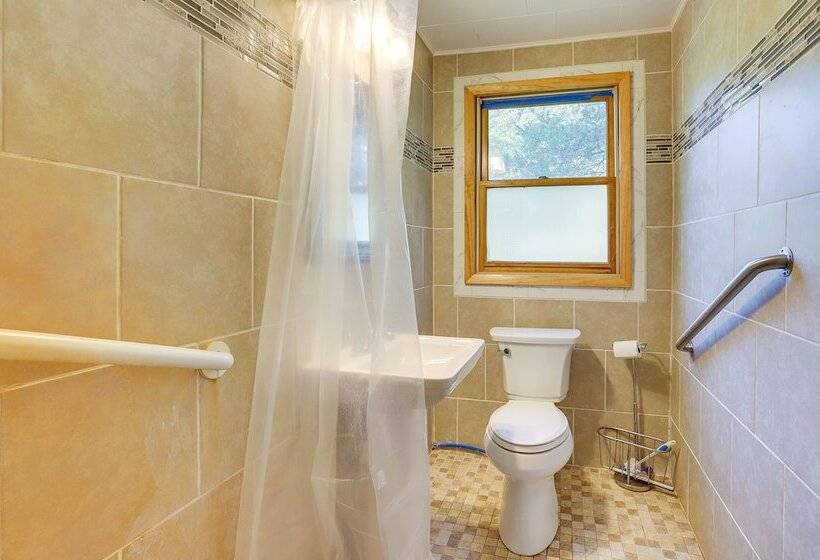 Quaint Grams Lake Cottage Duplex: Pets Welcome!