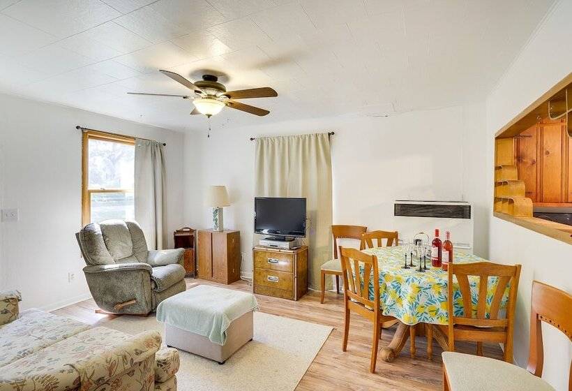 Quaint Grams Lake Cottage Duplex: Pets Welcome!