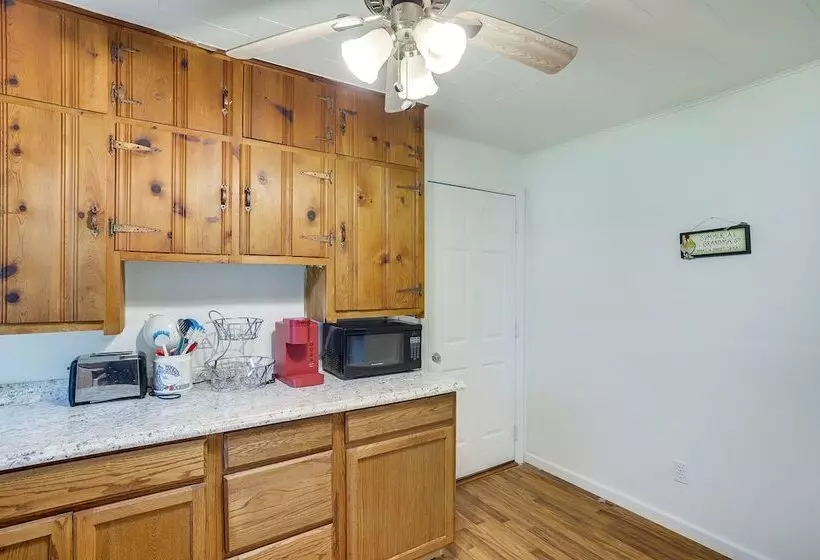 Quaint Grams Lake Cottage Duplex: Pets Welcome!