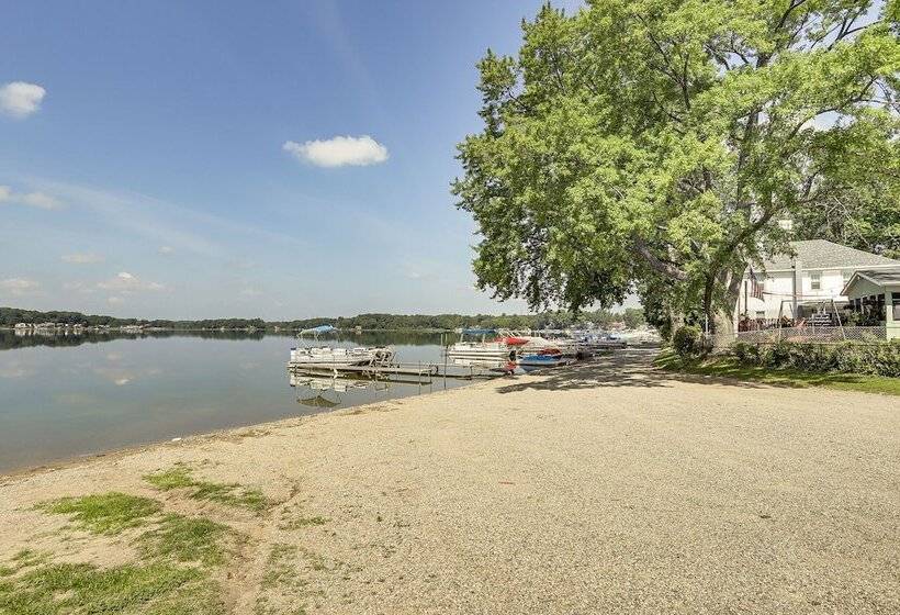 Quaint Grams Lake Cottage Duplex: Pets Welcome!