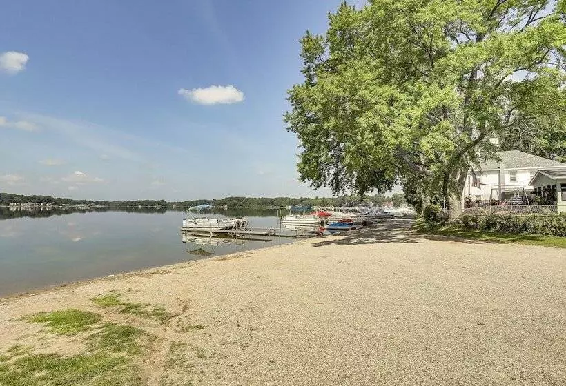 Quaint Grams Lake Cottage Duplex: Pets Welcome!
